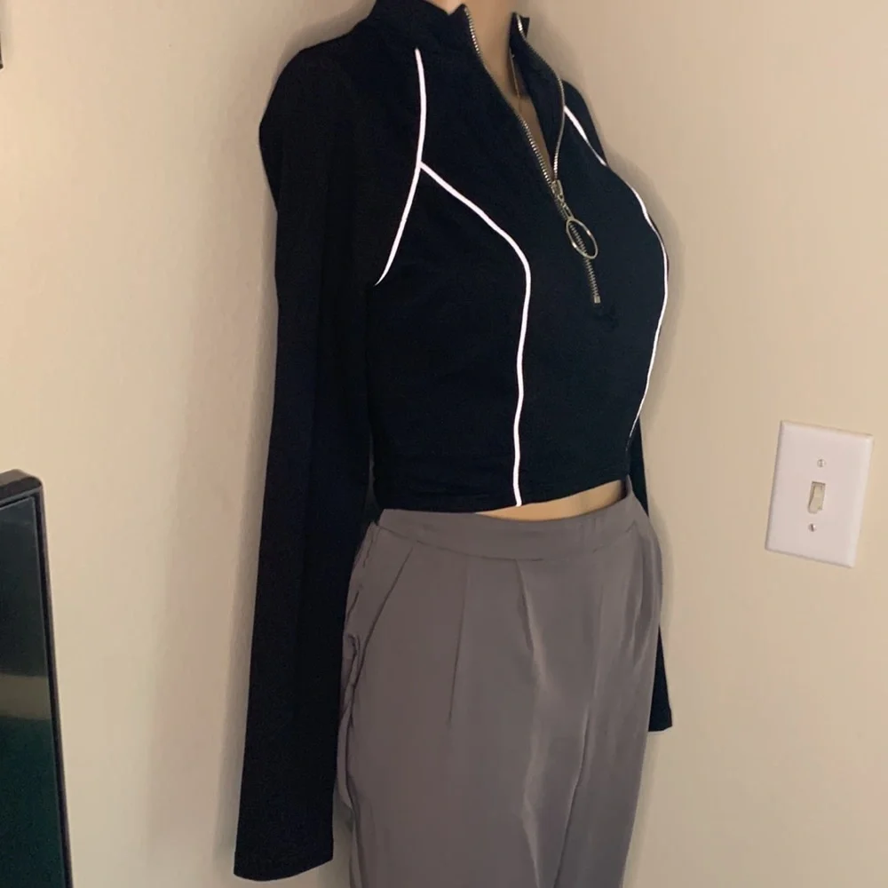 Top - Picture 2 of 4